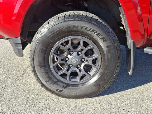 Certified 2017 Toyota Tacoma SR5 image 11