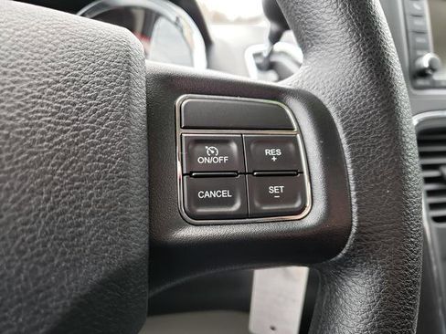 Used 2018 Dodge Grand Caravan SE w/ UConnect Hands-Free Group image 20