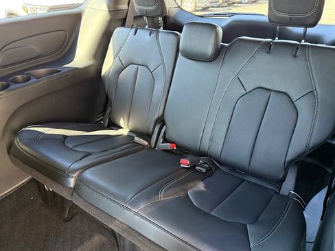 Used 2025 Chrysler Voyager LX FWD image 12