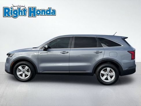 Used 2022 Kia Sorento LX FWD image 3