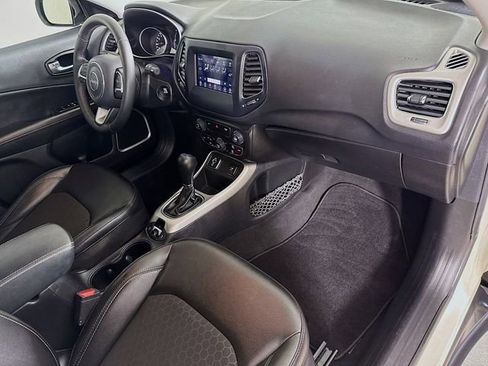 Used 2021 Jeep Compass Latitude FWD image 34