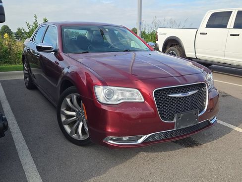 Used 2019 Chrysler 300 Limited RWD image 4