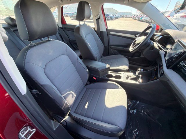Used 2025 Volkswagen Jetta SE FWD image 30
