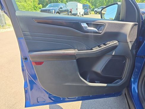 Certified 2022 Ford Escape SEL w/ SEL Stealth AWD Package image 9
