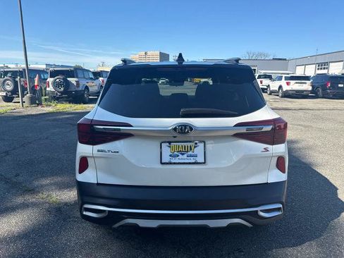 Used 2021 Kia Seltos S AWD/4WD image 5