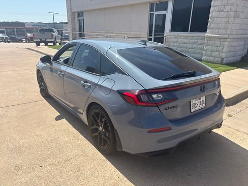 Used 2022 Honda Civic Sport image 2