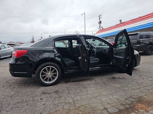 Used 2012 Chrysler 200 Touring FWD image 22