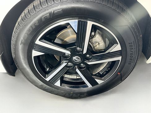 Used 2024 Nissan Sentra SV image 11