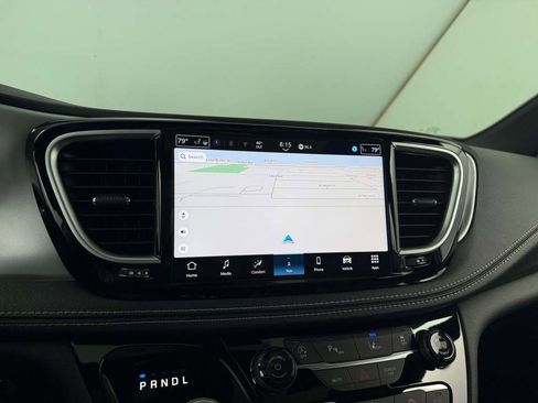 New 2026 Chrysler Pacifica Limited image 32