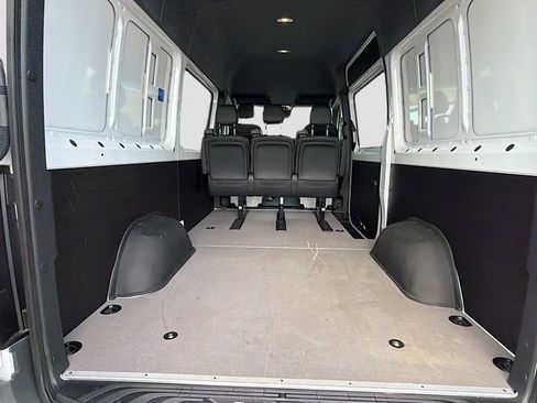 Used 2024 Mercedes-Benz Sprinter 2500 image 21