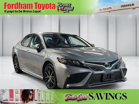 Used 2023 Toyota Camry SE image 1