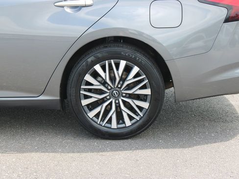 Used 2024 Nissan Altima 2.5 SV FWD image 18
