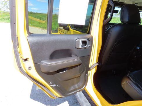 Used 2019 Jeep Wrangler Unlimited Sahara AWD/4WD image 26