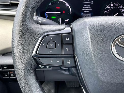 Used 2024 Toyota Sienna LE image 23