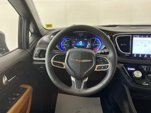 Used 2023 Chrysler Pacifica Pinnacle FWD image 21
