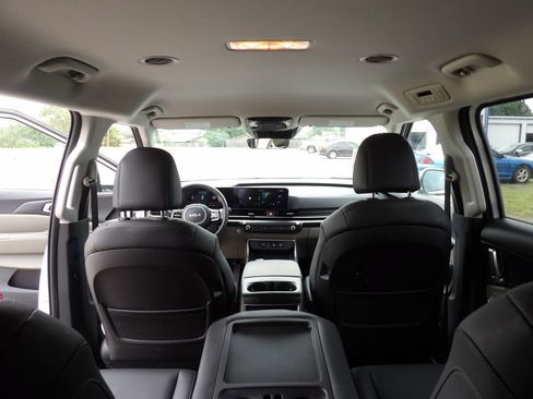 Used 2026 Kia Carnival LXS FWD image 29