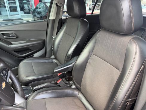 Used 2019 Chevrolet Trax LT w/ LT Convenience Package FWD image 10