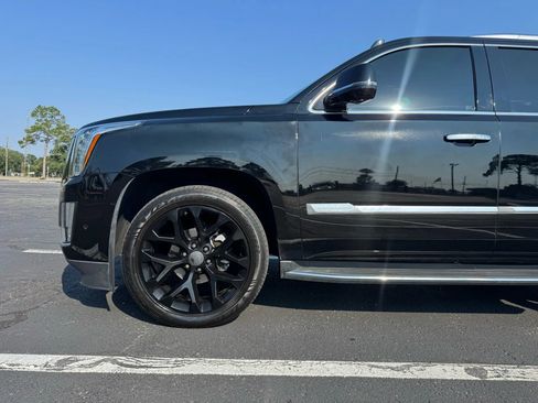 Used 2017 Cadillac Escalade Luxury image 10