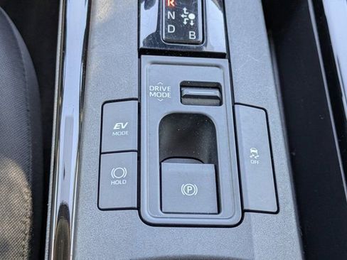 Used 2025 Toyota Prius LE image 37