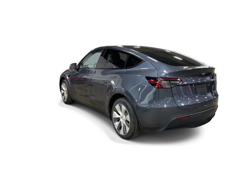 Certified 2023 Tesla Model Y AWD image 4