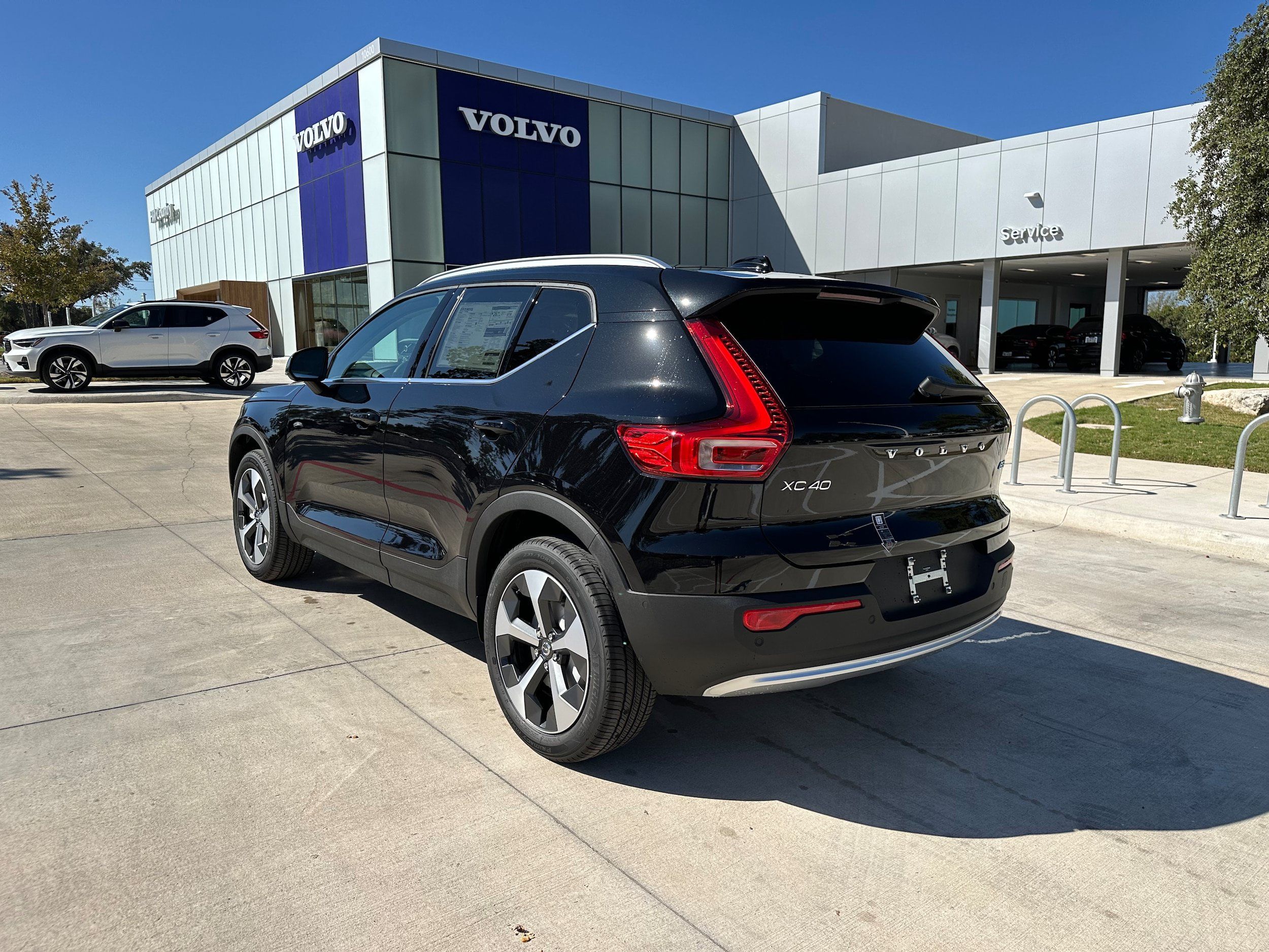 Used 2025 Volvo XC40 B5 Plus w/ Protection Package Premier AWD/4WD image 4