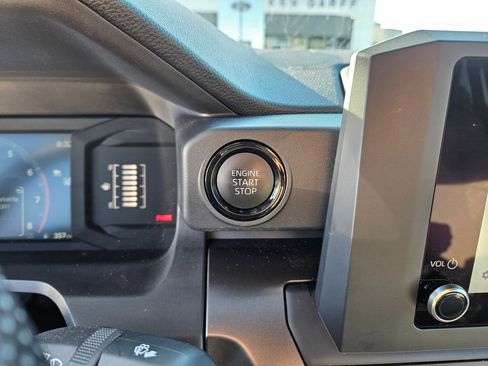 Used 2025 Toyota Tacoma SR5 AWD/4WD image 21