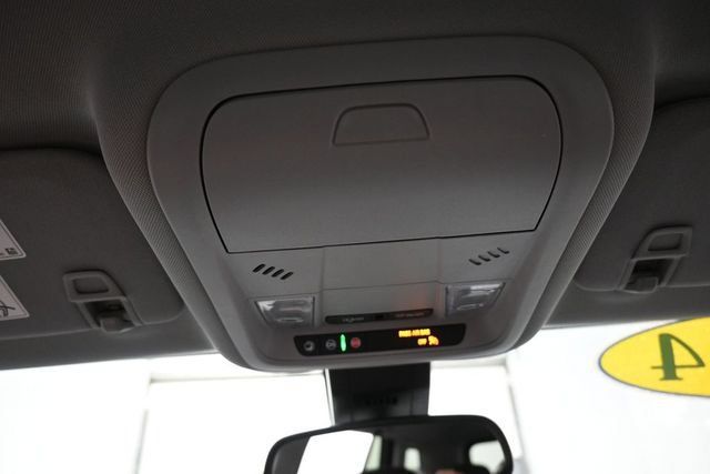 Used 2024 GMC Terrain SLE w/ Driver Convenience Package FWD image 12