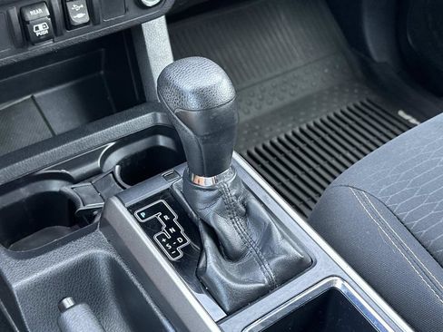 Used 2019 Toyota Tacoma SR5 RWD image 39