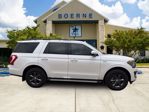 Used 2019 Ford Expedition XLT w/ Equipment Group 202A AWD/4WD image 6