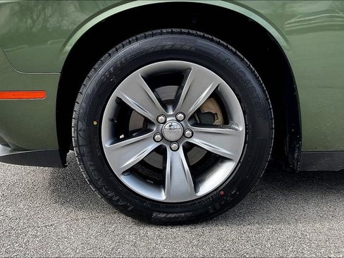 Used 2021 Dodge Challenger SXT w/ Driver Convenience Group image 8