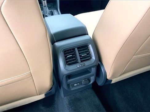 Used 2024 Volkswagen Tiguan SE R-Line image 34