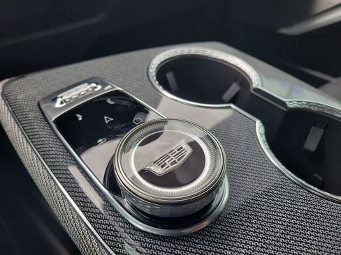 Used 2025 Cadillac Optiq Luxury 1 image 31