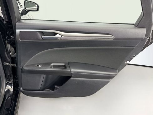 Used 2018 Ford Fusion SE w/ Fusion SE Technology Package image 25