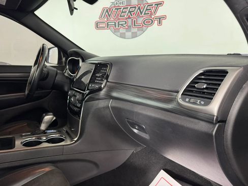 Used 2021 Jeep Grand Cherokee Laredo X AWD/4WD image 12