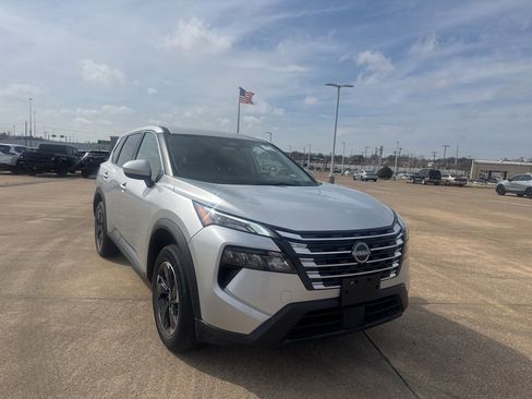 Certified 2025 Nissan Rogue SV image 1