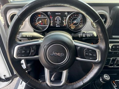 Used 2022 Jeep Wrangler Unlimited Sahara AWD/4WD image 11
