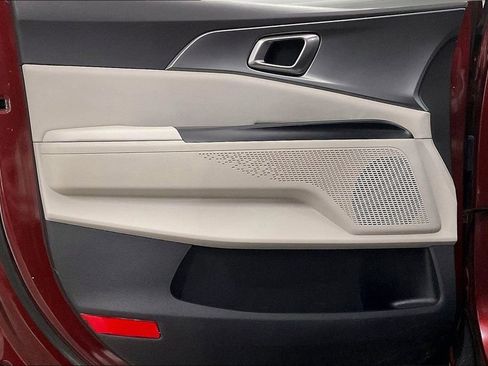 Used 2022 Kia Carnival LX w/ Paint Protection Package FWD image 23
