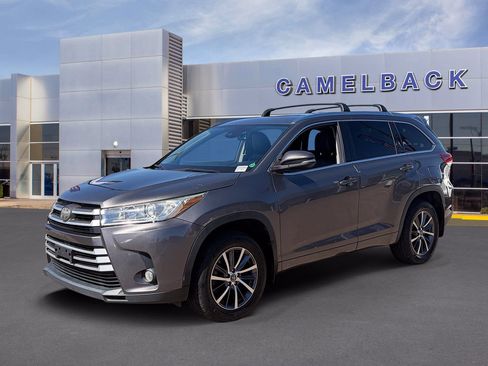Used 2018 Toyota Highlander XLE AWD/4WD image 33