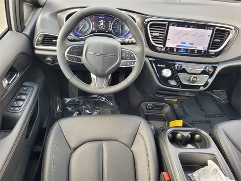 New 2026 Chrysler Voyager LX image 8