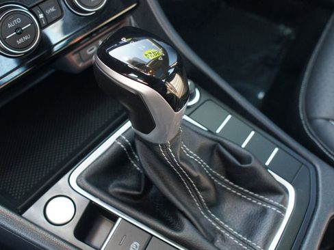 Used 2024 Volkswagen Jetta SE image 12