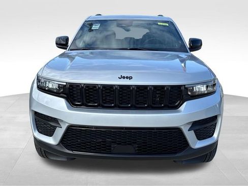 New 2025 Jeep Grand Cherokee Altitude RWD image 2