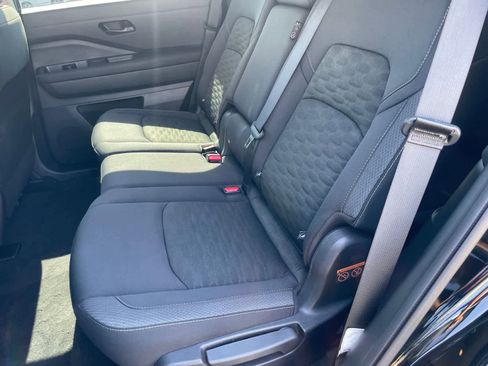 Used 2025 Nissan Pathfinder SV FWD image 21