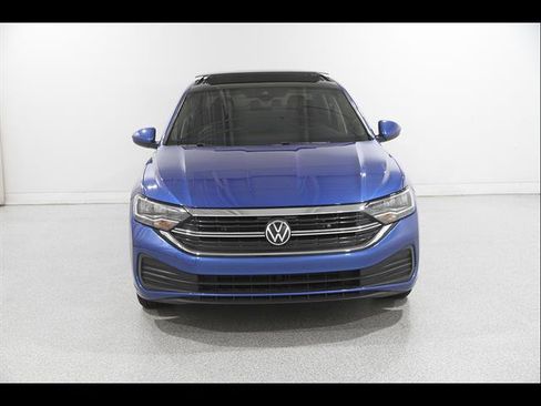 Certified 2024 Volkswagen Jetta SE w/ Panoramic Sunroof Package FWD image 2