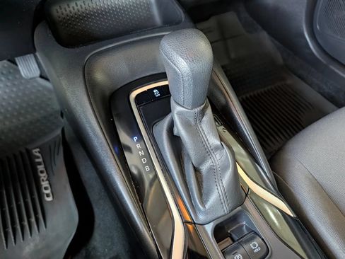 Used 2021 Toyota Corolla LE FWD image 39