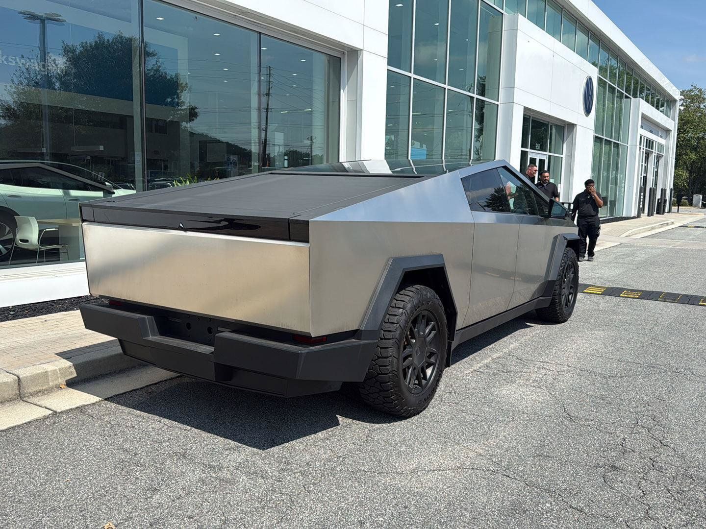 Used 2024 Tesla Cybertruck AWD Crew Cab image 7