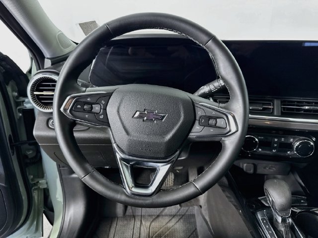Used 2025 Chevrolet Trax ACTIV FWD image 12