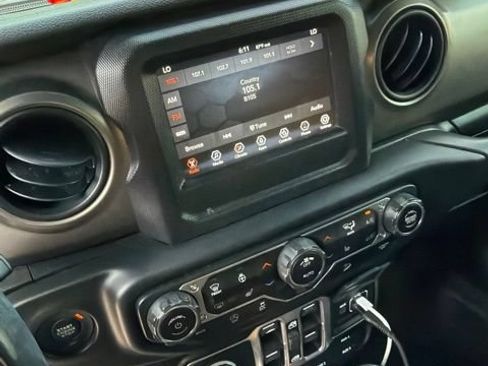 Used 2018 Jeep Wrangler Unlimited Sport S AWD/4WD image 12