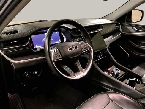 Used 2022 Jeep Grand Cherokee L Limited AWD/4WD image 17