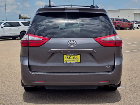 Used 2018 Toyota Sienna XLE w/ XLE Navigation Package FWD image 6