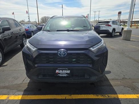 Used 2022 Toyota RAV4 XLE w/ Convenience Package image 2